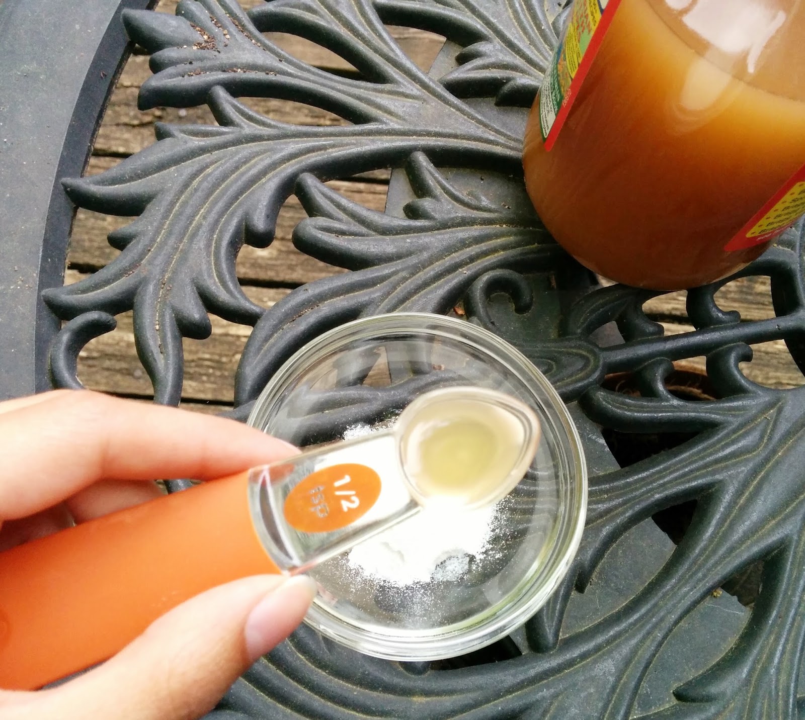 5 Best Homemade Scrubs For Oily Skin